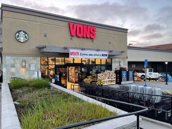 Vons is Now Hiring!